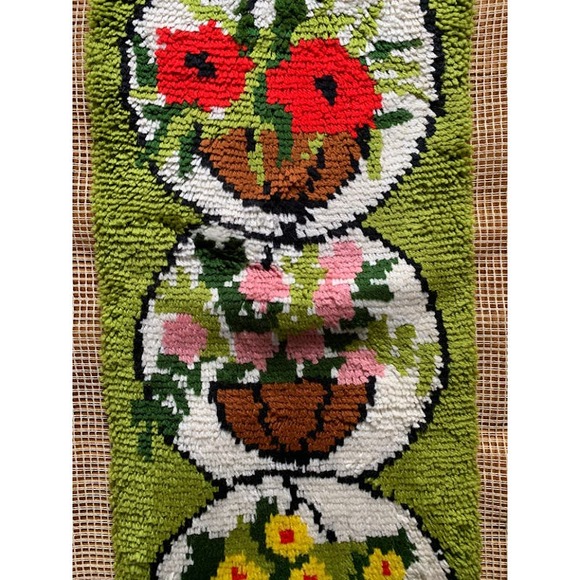 Vintage handmade latch hook rug wall hanging finished 1970s 35"long - Picture 3 of 8